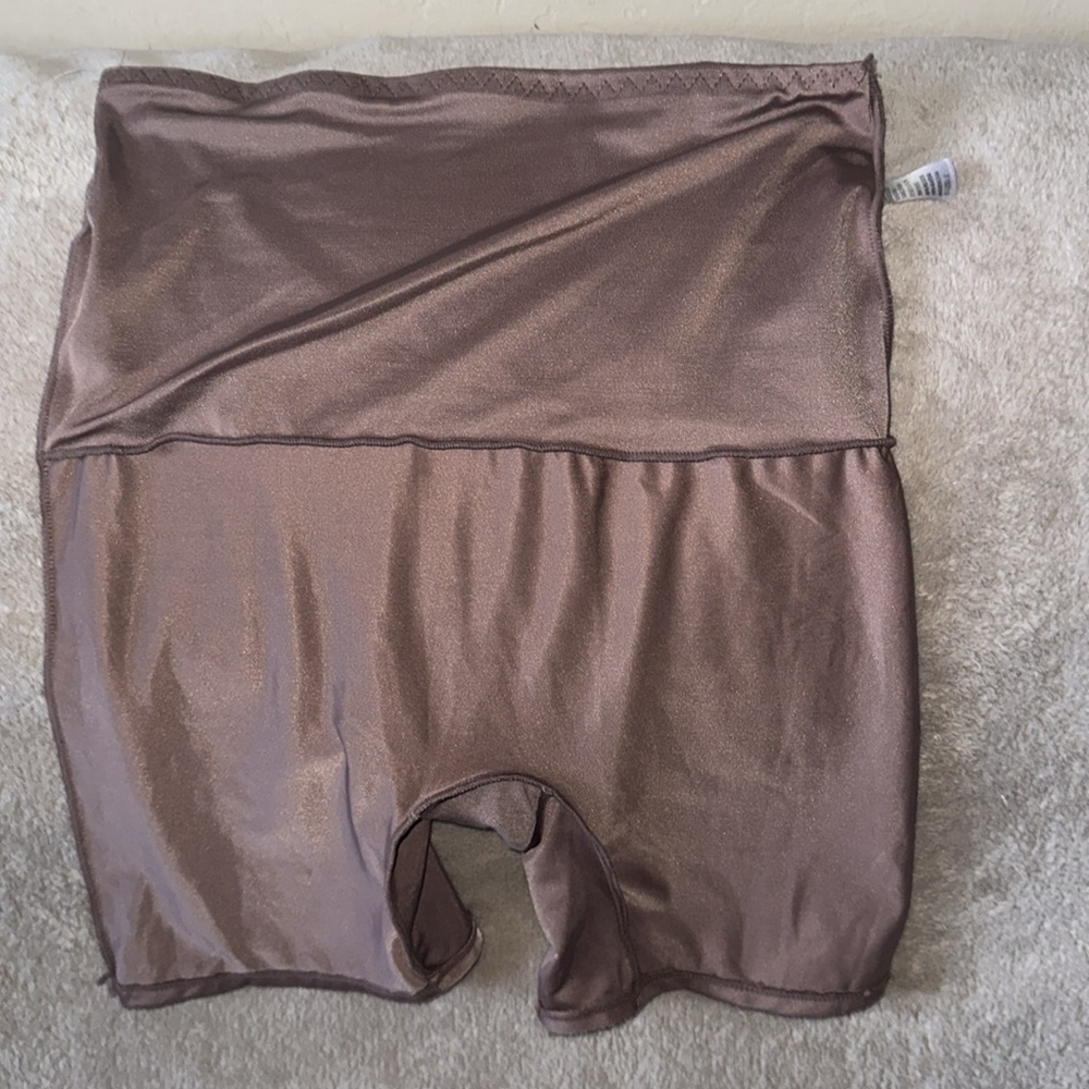 Pink stretchy under shorts / shapewear size large 💕 - Picture 5 of 6